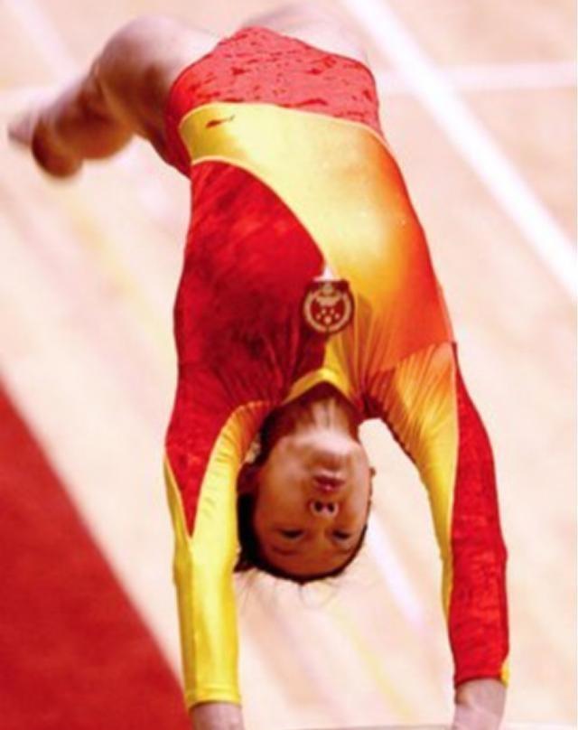 体操女皇程菲25岁退役，因长期服药胖至200斤，至今依单身(8)