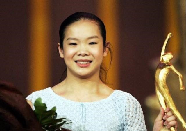 体操女皇程菲25岁退役，因长期服药胖至200斤，至今依单身(12)