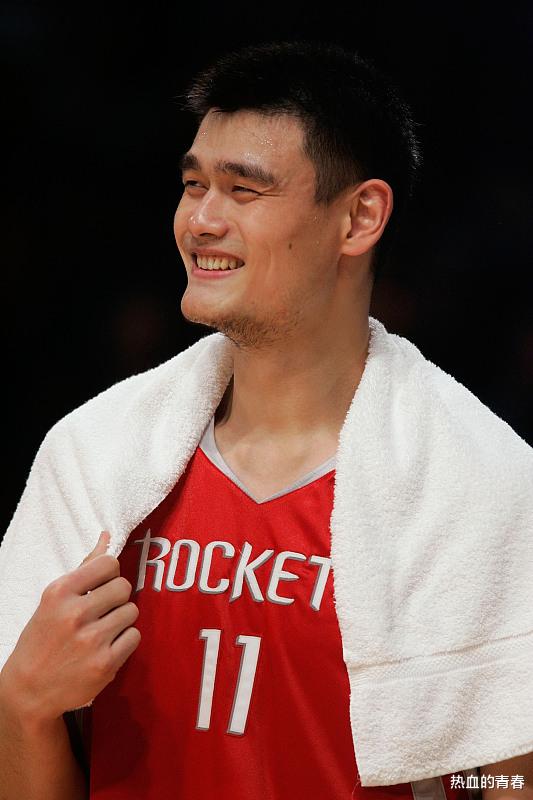 姚明因伤退出NBA，同期的队友仍活跃在NBA(4)