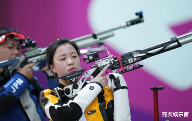 奥运冠军杨倩“翻车”？裸手持枪打第七，原因是没穿定制的衣服