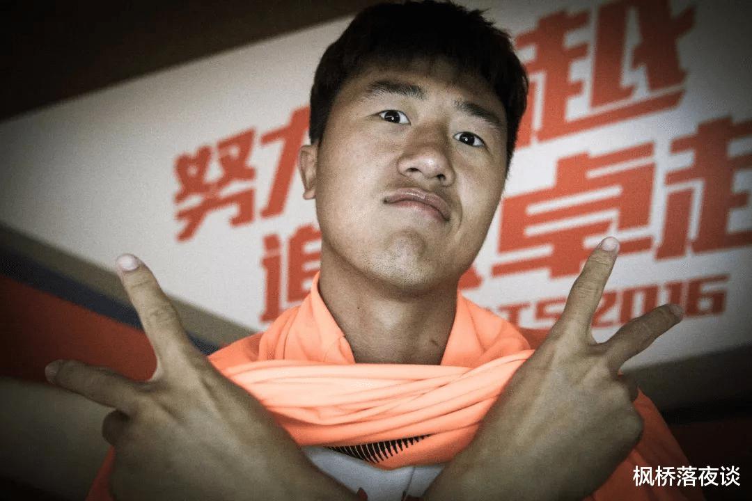 中国足球又出老妖怪！32岁还能超远吊射和写意脚后跟，风骚得不行！