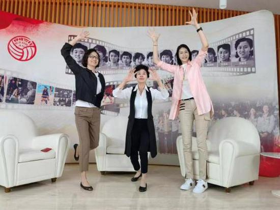 中国女排在大阪首夺世界冠军40周年纪念活动举行