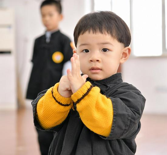 第三届上海市幼儿趣味咏春拳比赛顺利举行(2)