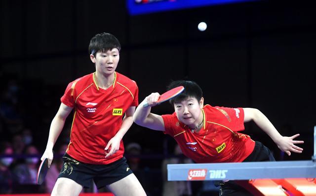 世乒赛女双4强中国占2 卢森堡58岁传奇带队友晋级