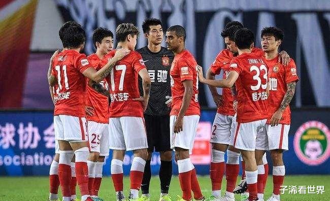 上午9点! 广东媒体曝出争议猛料：中国足球成大笑话，球迷骂声一片(2)