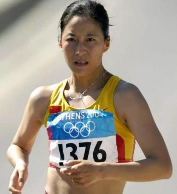 最孤独的奥运冠军，夺冠后没有身披国旗绕场一圈，成为她最大遗憾(1)