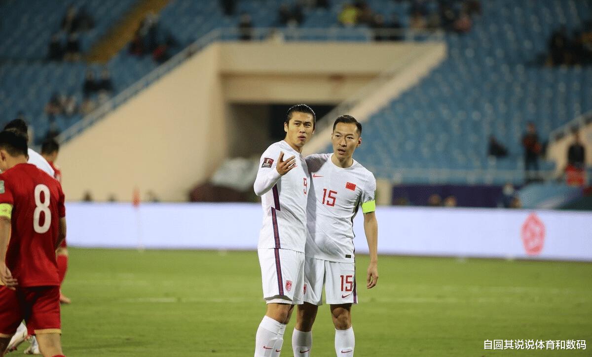 中国队3比1输越南队的反思：教练只能用外教，球员跑不动是压力大(2)
