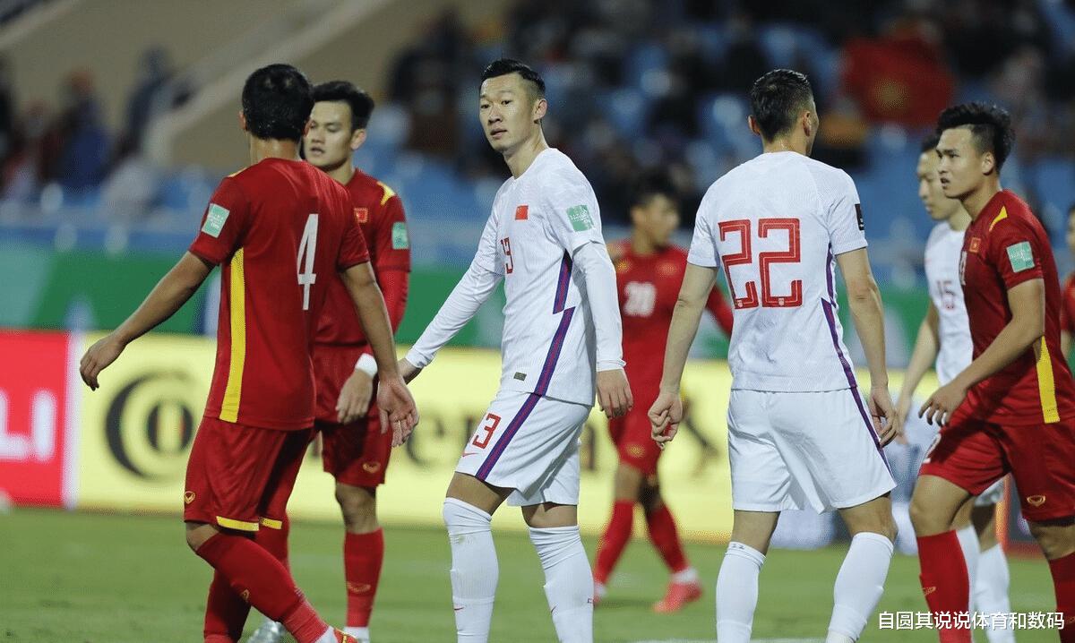 中国队3比1输越南队的反思：教练只能用外教，球员跑不动是压力大(3)