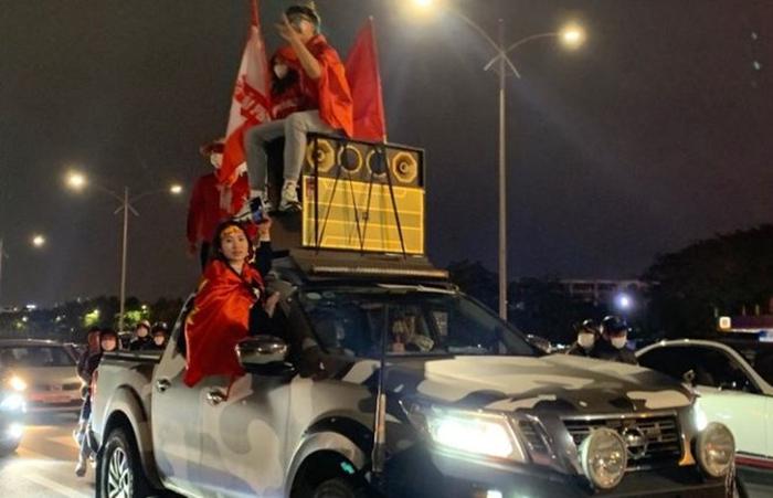 越南总理发红包，球迷上街燃放烟花庆祝！越媒表示已经创造新历史(2)