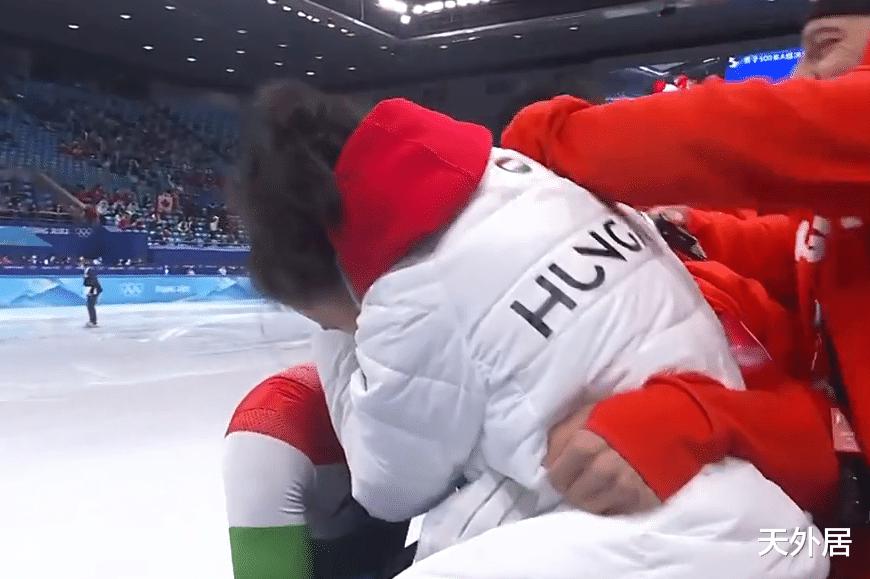 中国籍教练狂喜！庆祝匈牙利历史性一冠，拥抱刘少昂，又哭又笑(2)