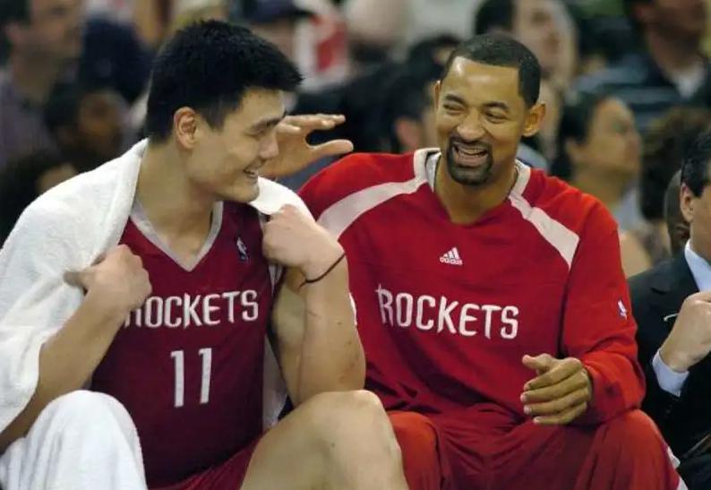 脾气火爆！姚明前火箭队友掌掴对方教练，曾拿NBA第一份亿元合同(2)