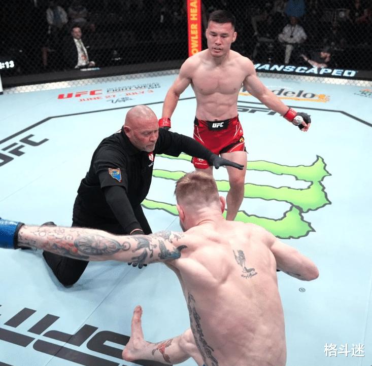 今晨，中国选手UFC上演47秒速杀！将对手送回老家(1)