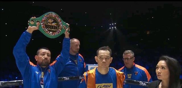没有悬念，井上尚弥KO多奈尔，成为最轻量级三料世界冠军！(2)