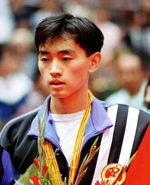 中国男乒30年十大名将：马龙是唯一，张继科创记录，许昕最可惜(15)