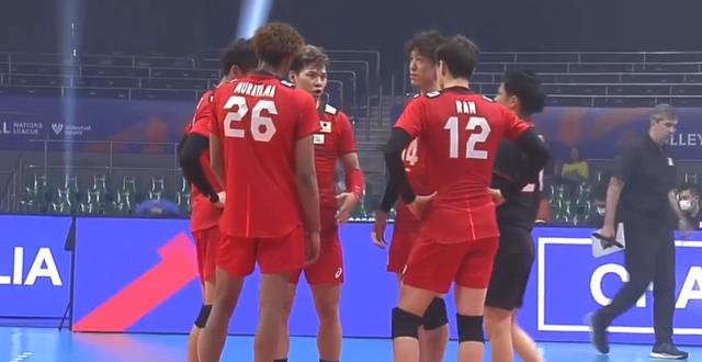 真争气！中国男排25-21险胜日本队 小伙子们打得不错 对手失误多(4)