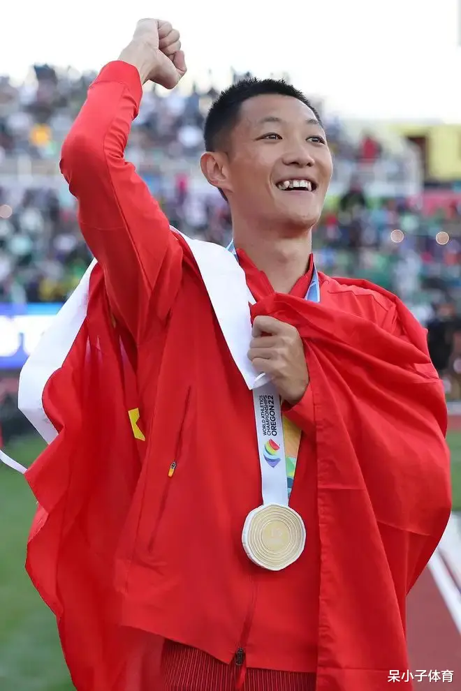王嘉男创造历史，最后一跳8米36，绝杀东京奥运会冠军，拿下世锦赛金牌