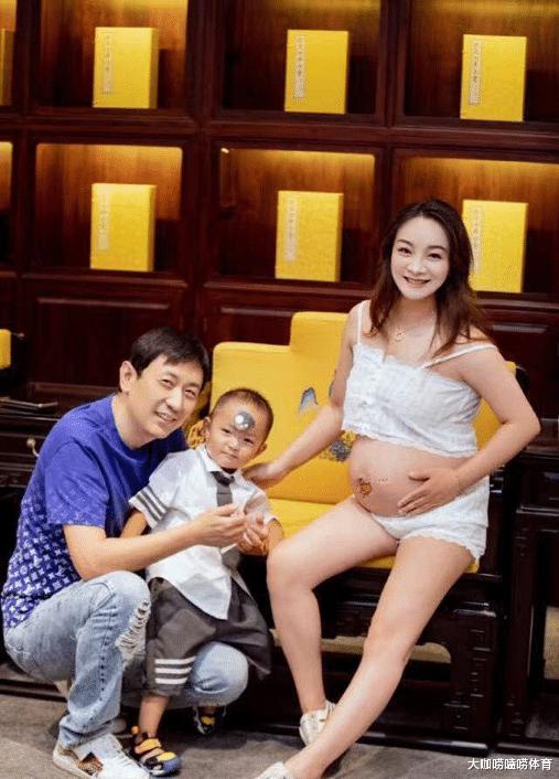 中国40岁世界冠军即将临盆：晒孕照肚大如箩，体态丰腴母爱满满(3)