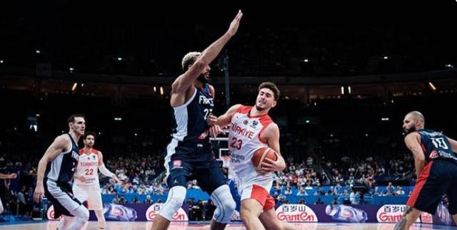 年轻的土耳其MVP会成为引领NBA小球时代的全面中锋吗？