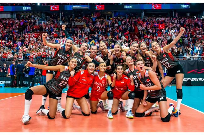 女排世锦赛土耳其3-2波兰夺B组第一 韩捷同获首胜