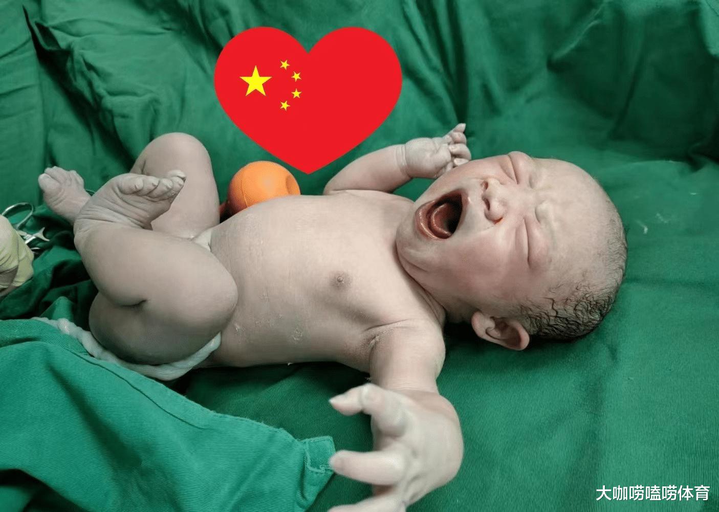 恭喜！中国美女世界冠军官宣生娃，4年2胎，54岁富豪丈夫老来得子(3)