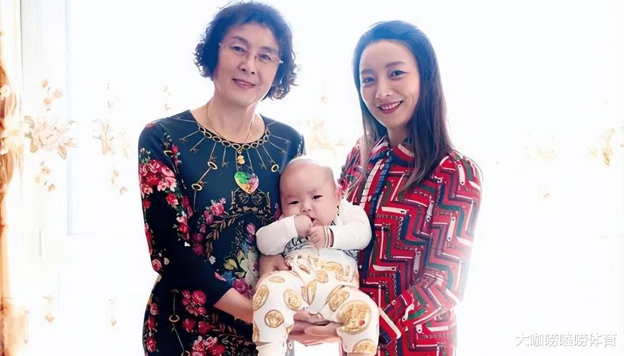 恭喜！中国美女世界冠军官宣生娃，4年2胎，54岁富豪丈夫老来得子(5)
