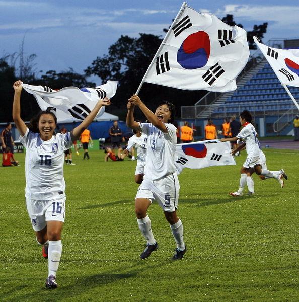 11/24足球精选赛事：韩国是否能效仿昨天的日本逆袭乌拉圭(2)