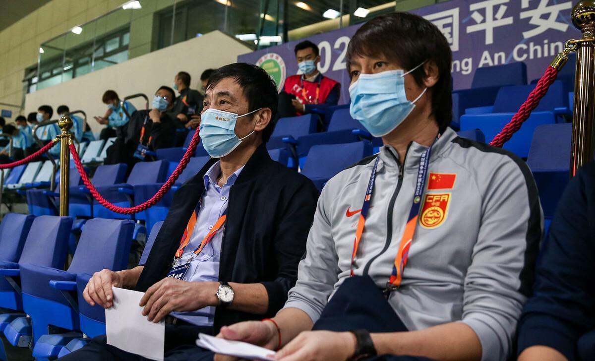 记者曝出争议猛料，陈戌源搞发明，球迷吐槽：中国足球就是个笑话(3)