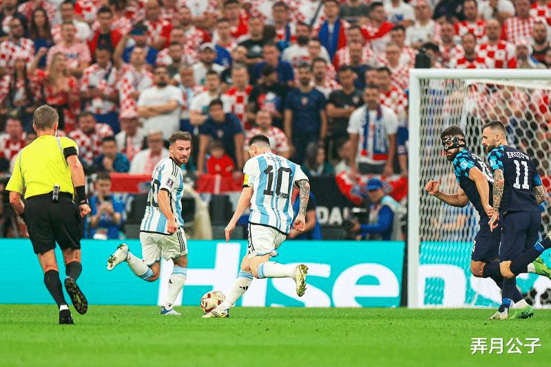 阿根廷杀入世界杯决赛，梅西赛后宣布重大决定，让球迷为之心碎(2)