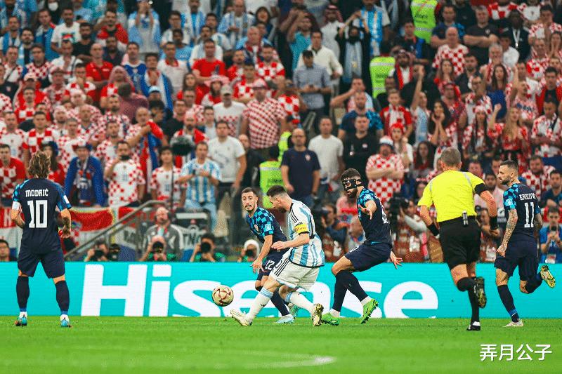 阿根廷杀入世界杯决赛，梅西赛后宣布重大决定，让球迷为之心碎(3)
