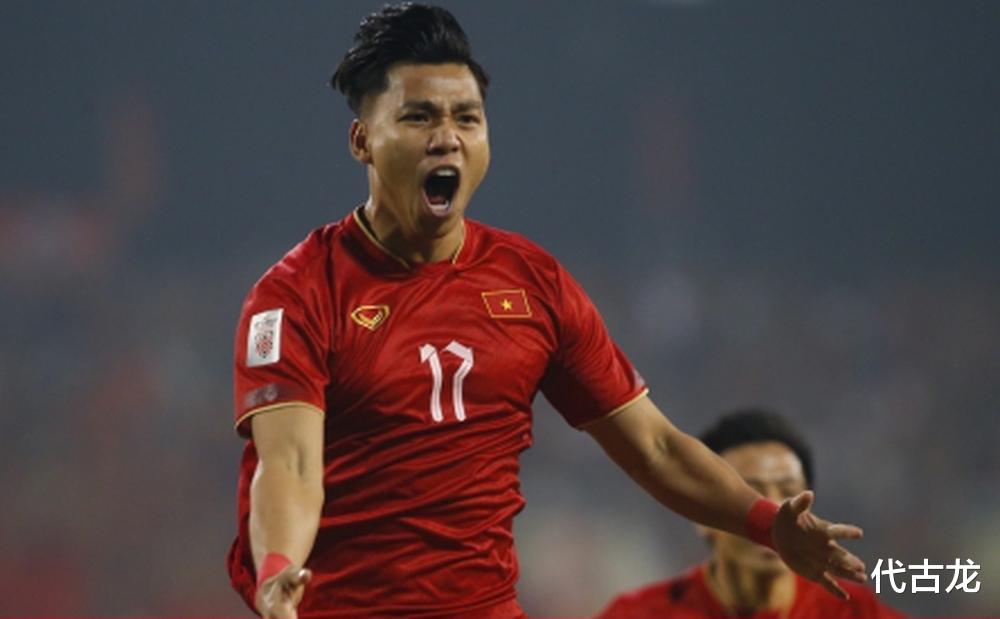 东南亚杯决赛越南2-2泰国，阮进灵5场6球，曾两破中国队大门(1)
