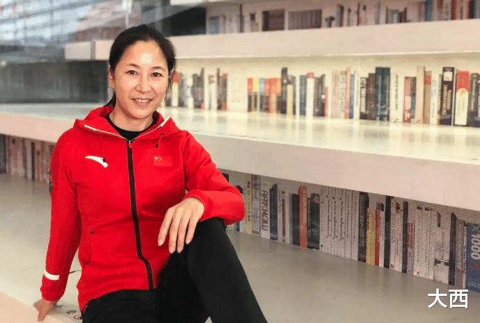 奥运冠军王丽萍，退役转型当老板，46岁依旧漂亮，女儿颜值高(3)