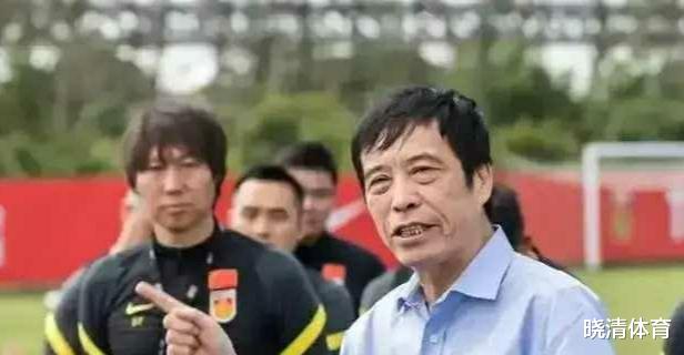 追踪爆料李铁案，吹嘘“促进了中国足球的反腐”的记者遭到禁言的理由有两个(5)