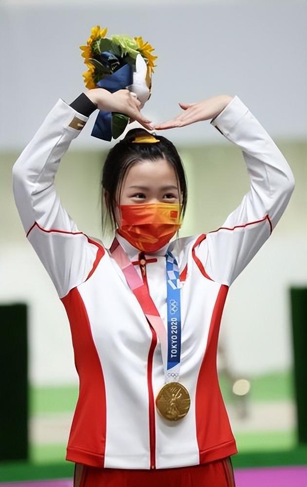 “双金女孩”杨倩：18岁上清华，20岁奥运夺冠，如今因穿衣惹争议