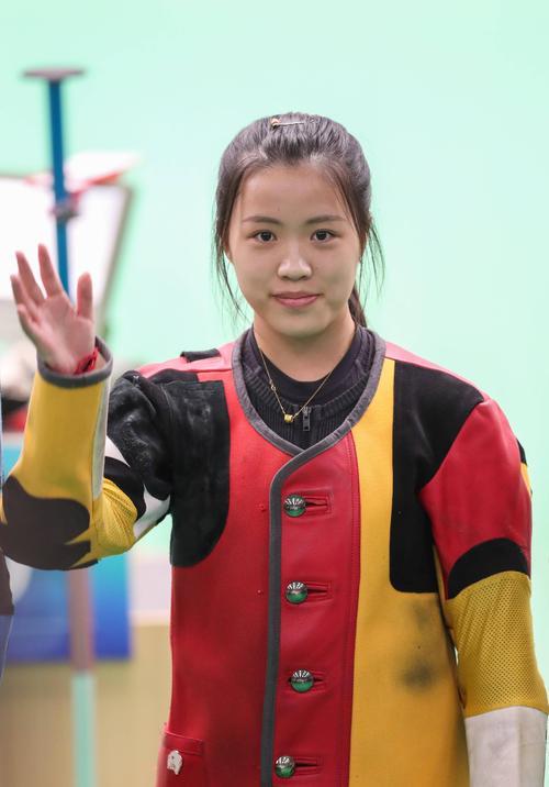 “双金女孩”杨倩：18岁上清华，20岁奥运夺冠，如今因穿衣惹争议(3)