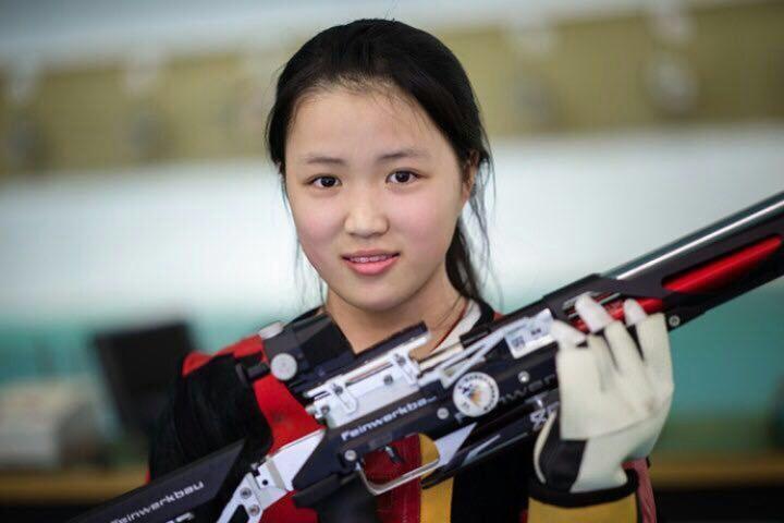 “双金女孩”杨倩：18岁上清华，20岁奥运夺冠，如今因穿衣惹争议(9)