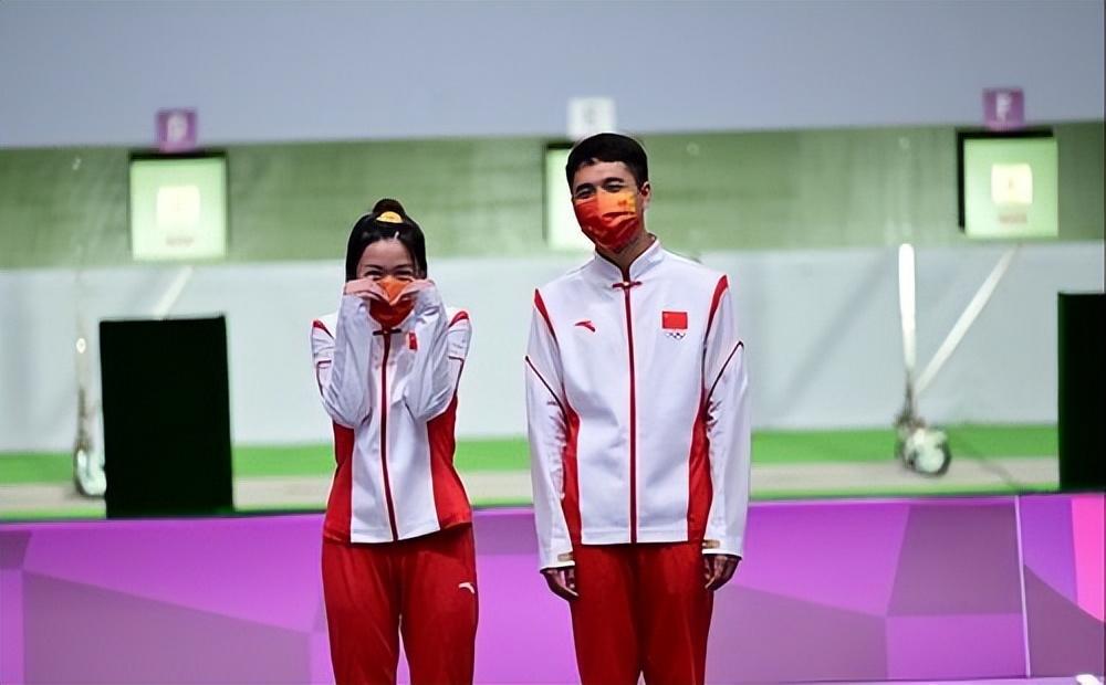 “双金女孩”杨倩：18岁上清华，20岁奥运夺冠，如今因穿衣惹争议(14)