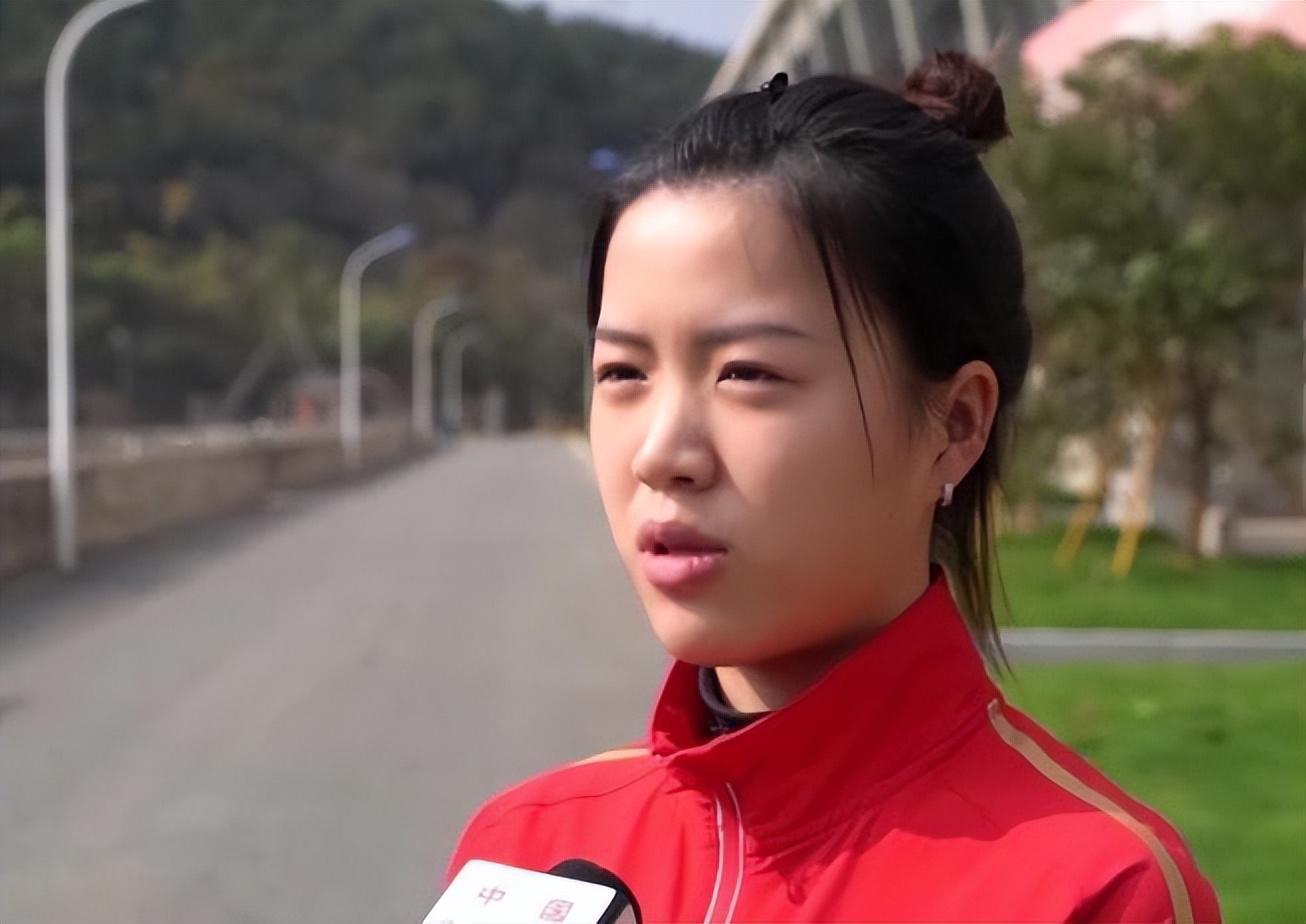 “双金女孩”杨倩：18岁上清华，20岁奥运夺冠，如今因穿衣惹争议(16)