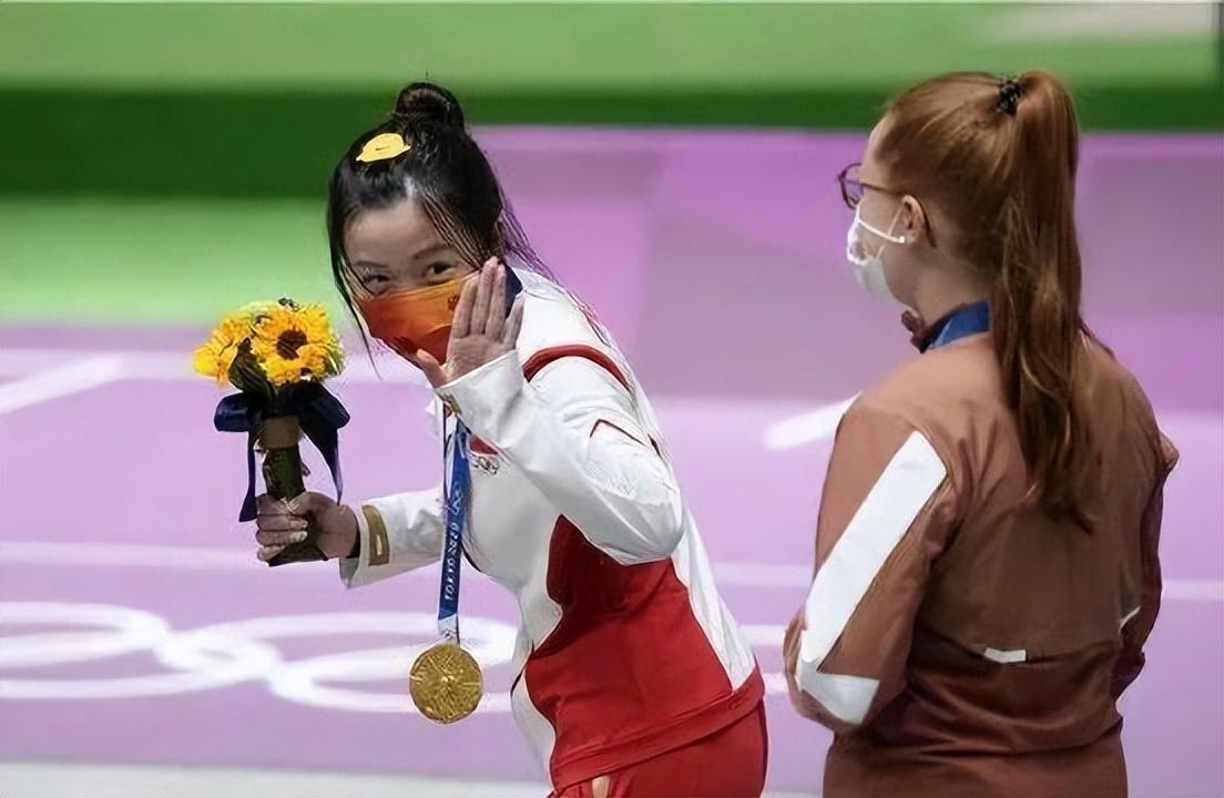 “双金女孩”杨倩：18岁上清华，20岁奥运夺冠，如今因穿衣惹争议(17)