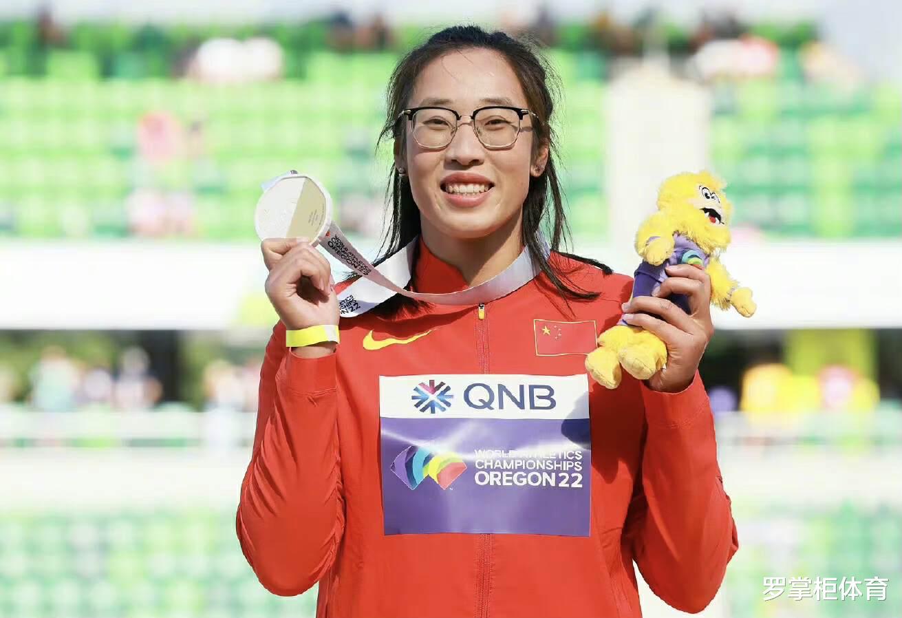 66米15！中国姑娘强势夺金，女子5000米前三名均创造个人最佳(1)