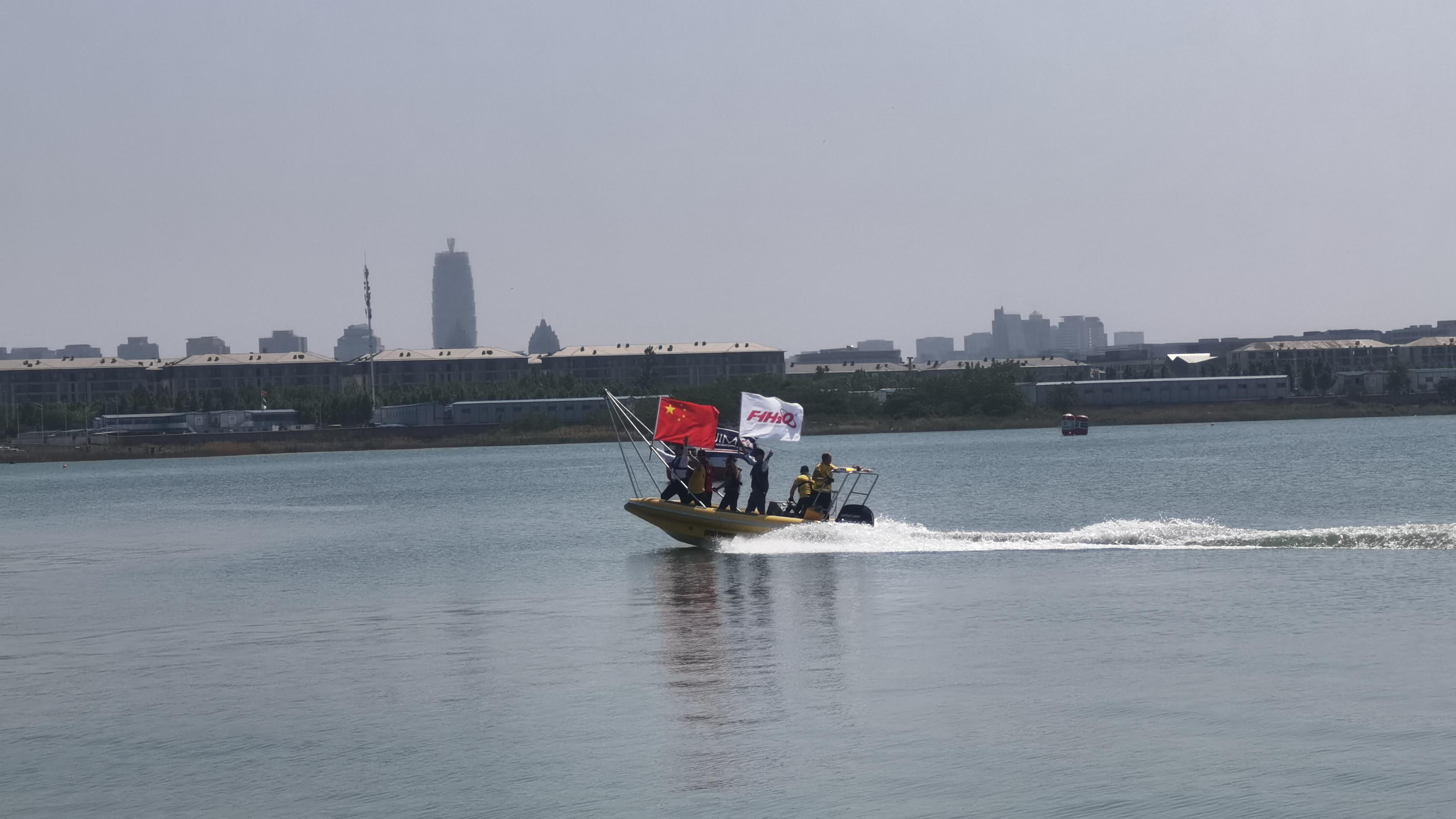 #打卡郑州摩托艇世锦赛造浪现场#今天下午在郑州北龙湖湿地公园，举行了一场世界级大(2)