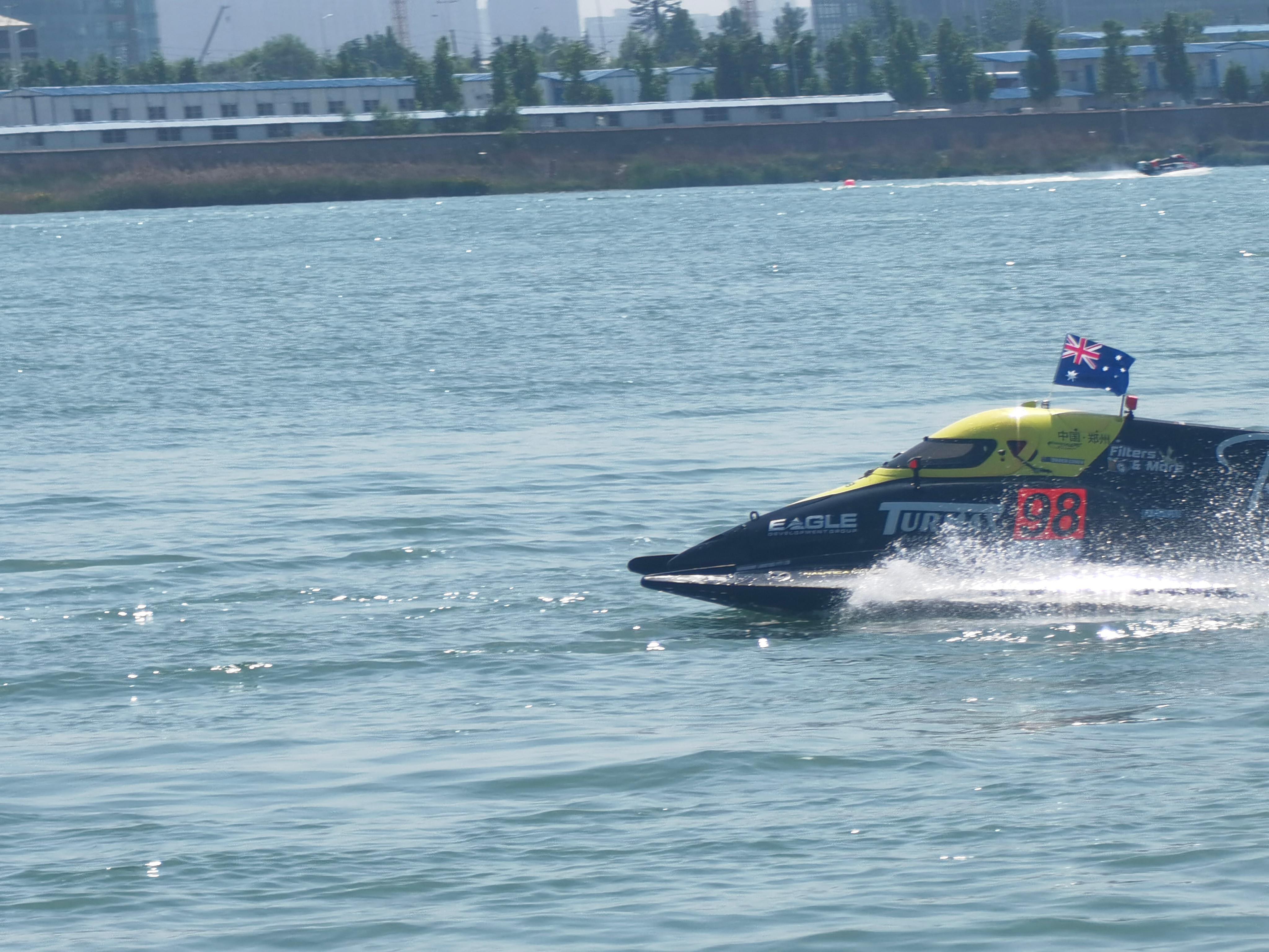 #打卡郑州摩托艇世锦赛造浪现场#今天下午在郑州北龙湖湿地公园，举行了一场世界级大(7)
