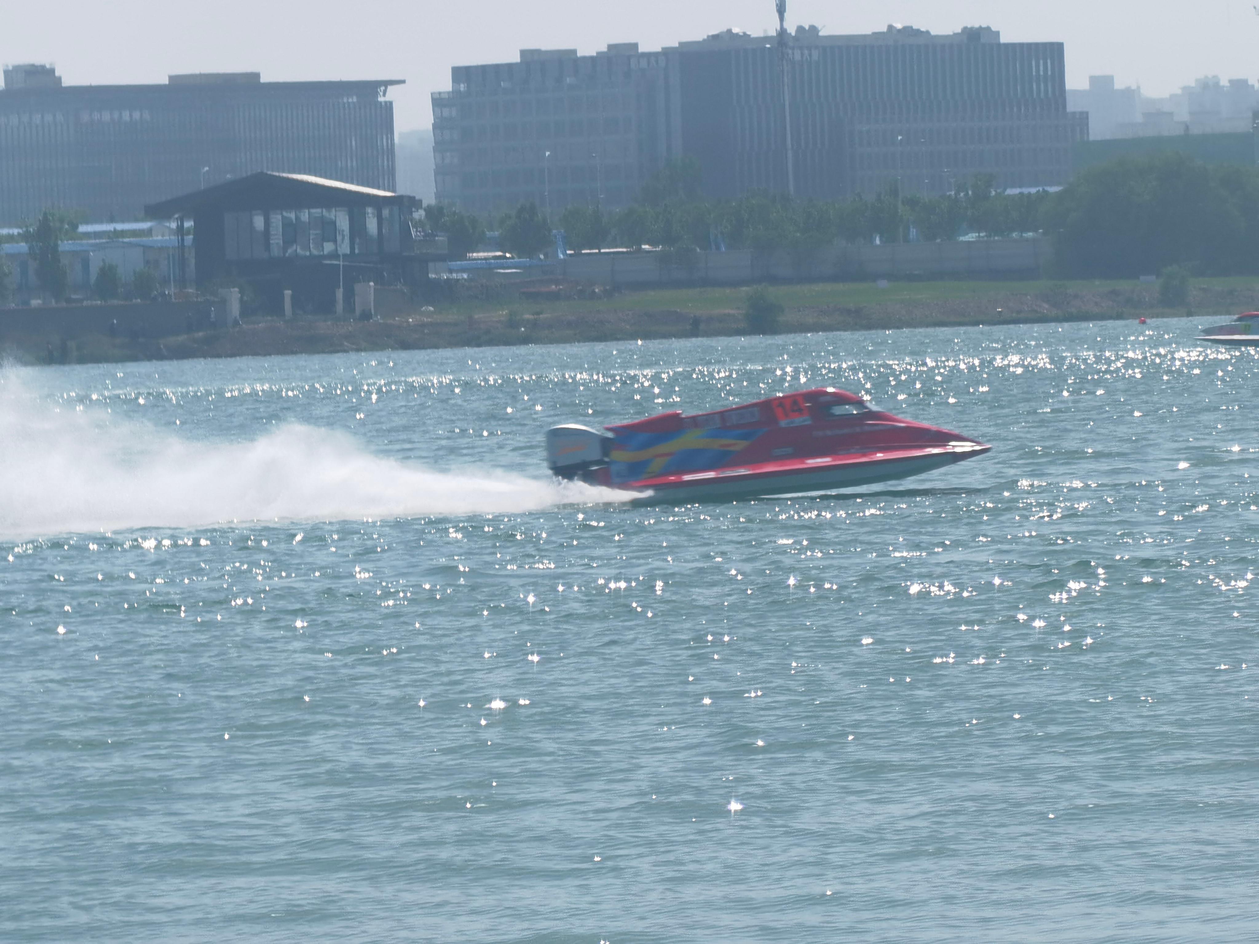 #打卡郑州摩托艇世锦赛造浪现场#今天下午在郑州北龙湖湿地公园，举行了一场世界级大(8)