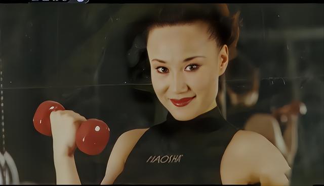 2001年中国健美女皇马华突然去世，身上现淤青斑点，她经历了什么(1)