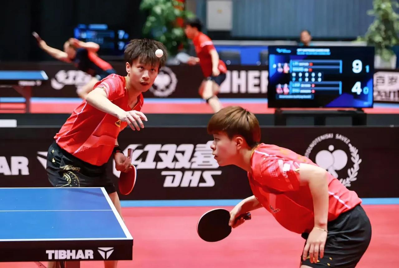 混双1/8决赛，中国队三对组合晋级，“钱崑”被淘汰。

王楚钦/孙颖莎3-0迈斯(2)