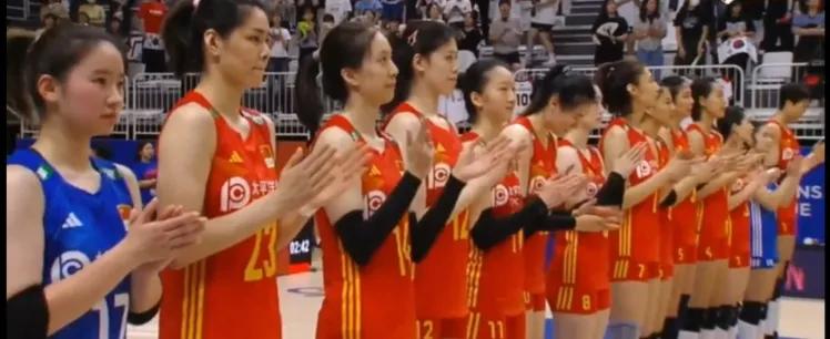 世界女排联赛：中国女排对阵韩国女排
进攻碾压！中国队首局大赢12分
第一局，在王(1)