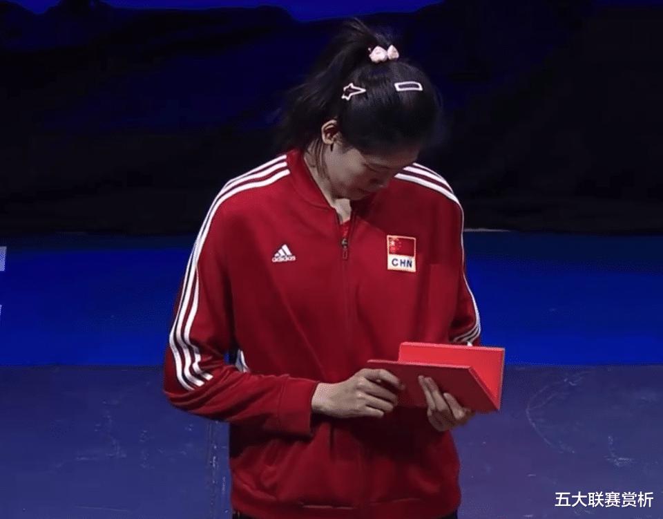 3-1中国女排夺冠！土耳其队教练席的举动让人敬畏 太值得蔡斌学习(6)