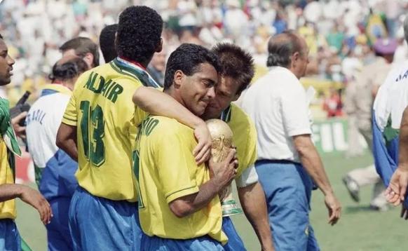 1994年世界杯，一球员把球踢进自家球门，回国后遭人12次枪击