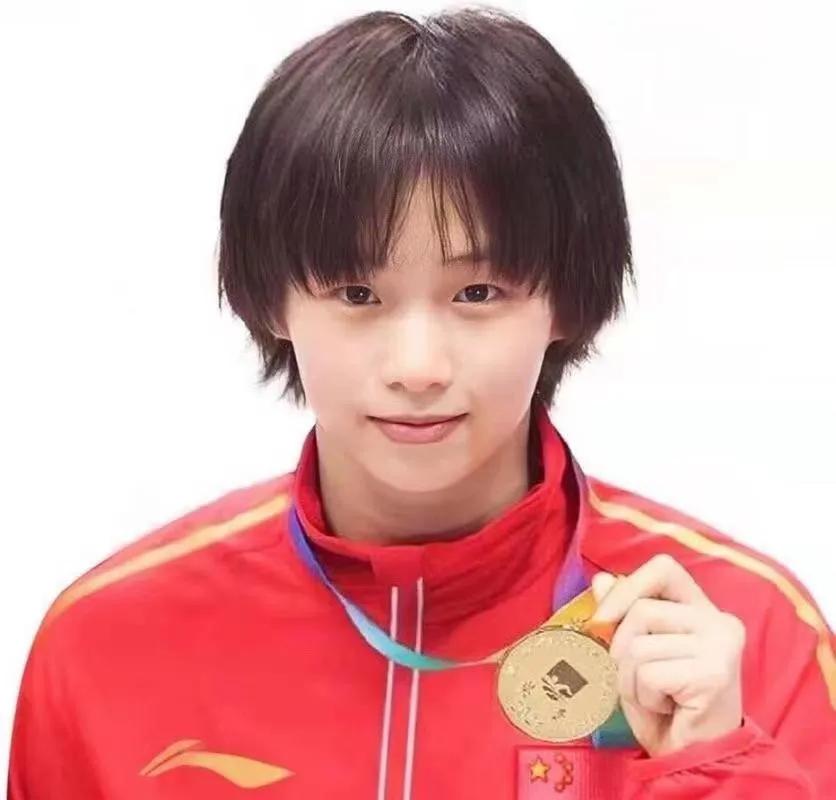 在2023年游泳世锦赛女子10米跳台决赛中，中国跳水名将陈芋汐击败了队友全红婵，(1)