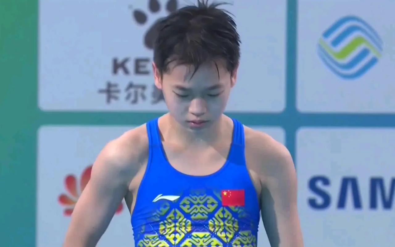 在2023年游泳世锦赛女子10米跳台决赛中，中国跳水名将陈芋汐击败了队友全红婵，(4)