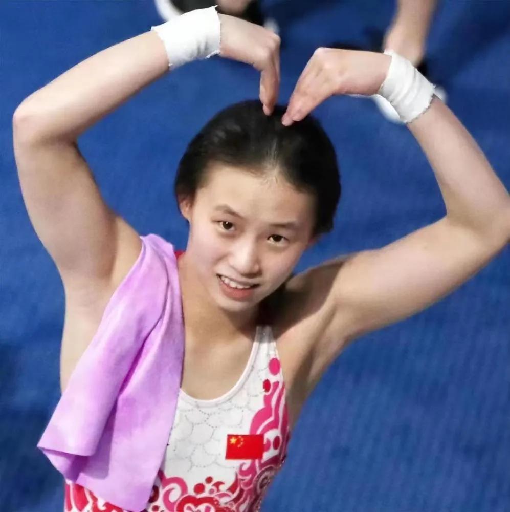 在2023年游泳世锦赛女子10米跳台决赛中，中国跳水名将陈芋汐击败了队友全红婵，(6)